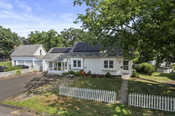 15 Saint John Street, Manchester, CT 06040
