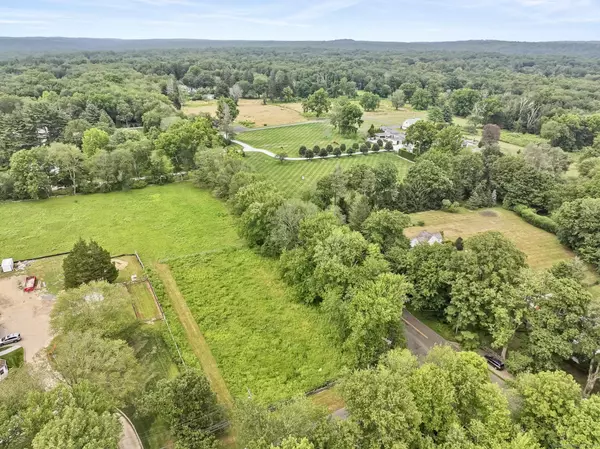 Fairfield, CT 06824,22 Brett Road