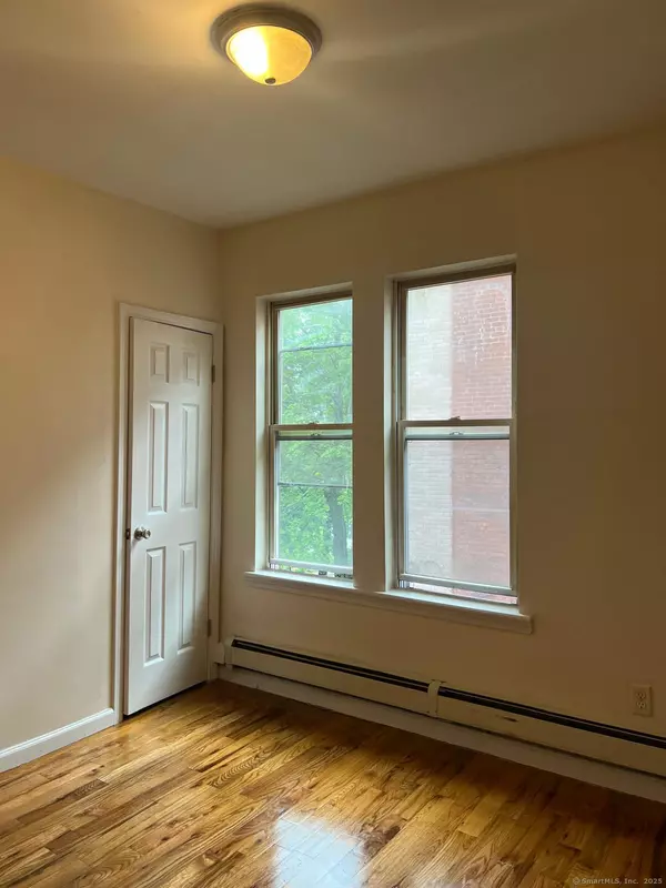 Hartford, CT 06106,176 Park Terrace #N2