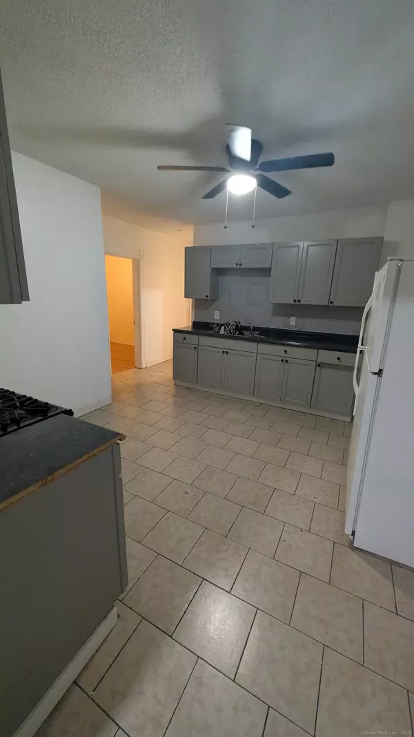 Waterbury, CT 06706,83 Lounsbury Avenue #2