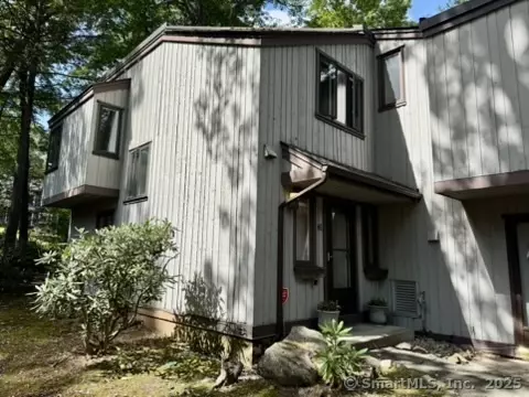 4 Earls Court #E, Farmington, CT 06032