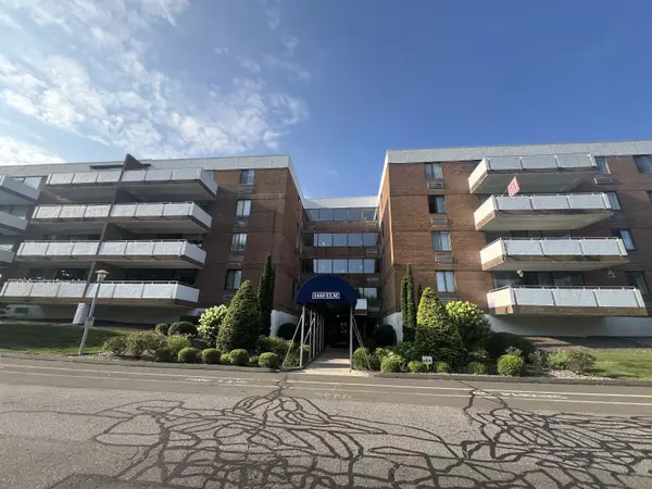 Stratford, CT 06615,1460 Elm Street #322