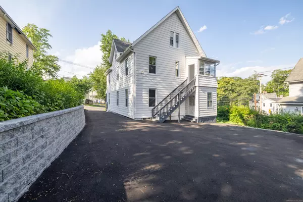 Shelton, CT 06484,10 Perry Hill Road #1
