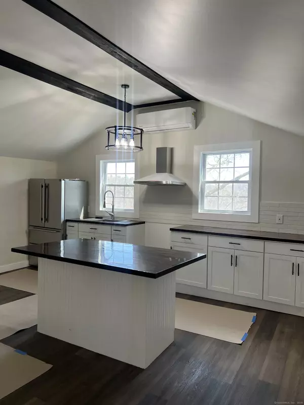 Newtown, CT 06482,22 Hemlock Trail