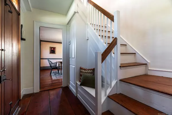 Glastonbury, CT 06033,1696 Main Street