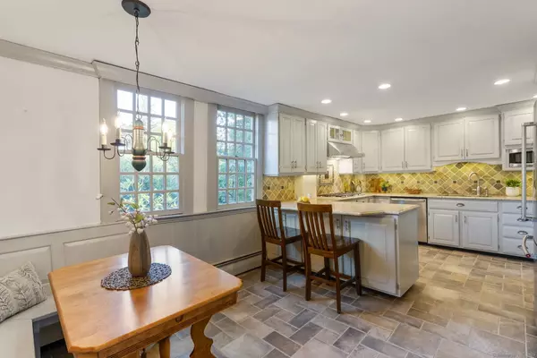 Glastonbury, CT 06033,1696 Main Street