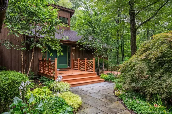 32 Plumb Brook Road, Woodbury, CT 06798