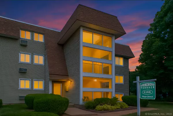 1166 Hope Street #APT 4, Stamford, CT 06907