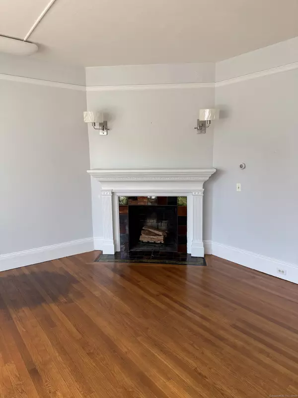 Stonington, CT 06355,31 Willow Street #3