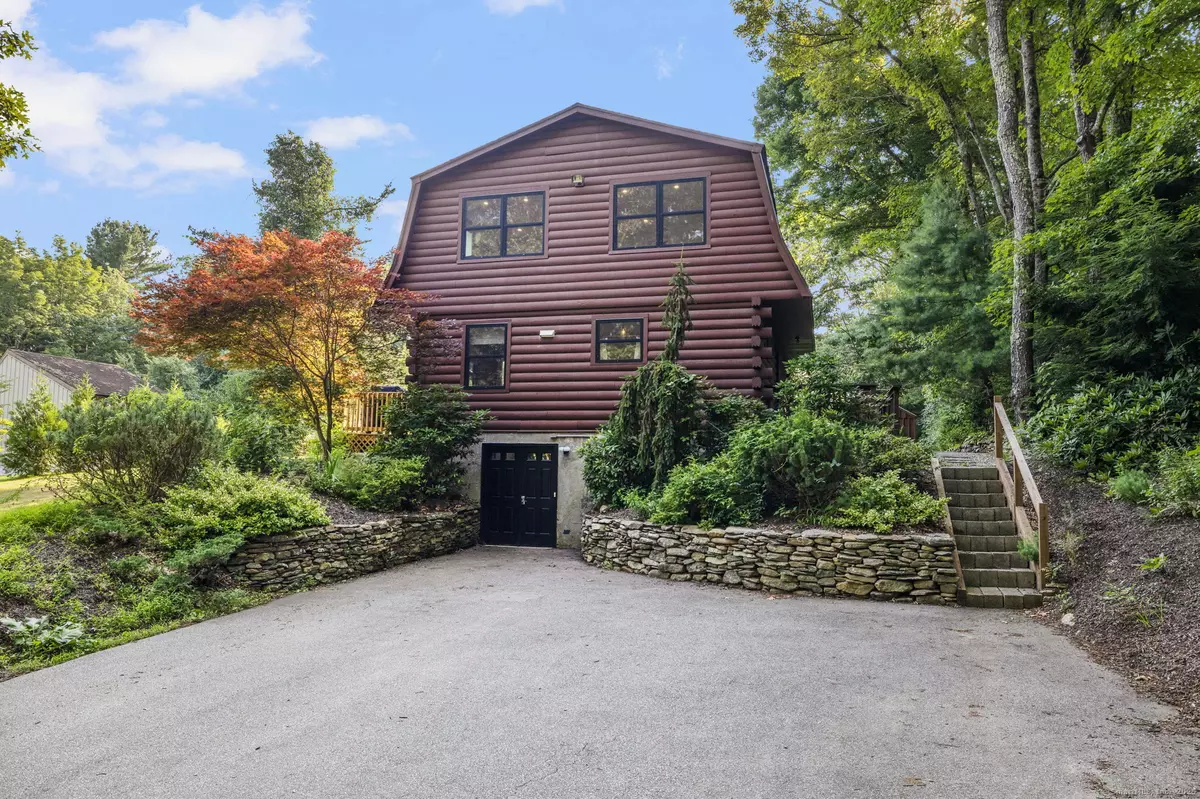 Woodstock, CT 06281,62 Crooked Trail