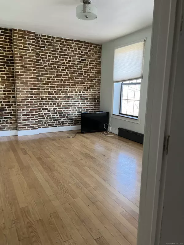 New Haven, CT 06519,546 Congress Avenue #1