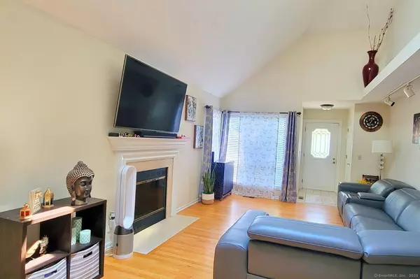 Stamford, CT 06906,162 Colonial Road #Apt 1
