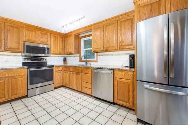 Farmington, CT 06032,81 Knollwood Road