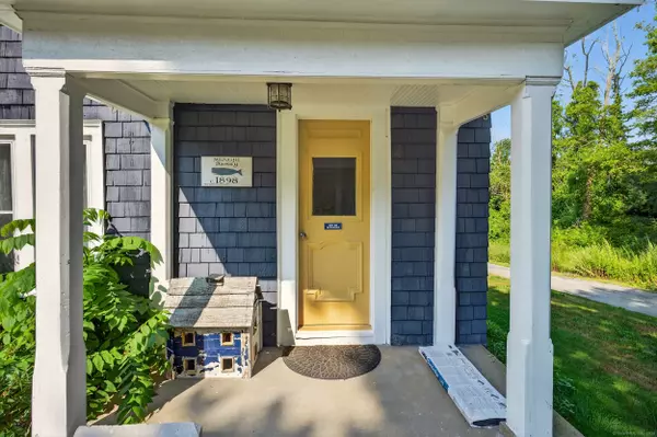 35 Menghi Street, New London, CT 06320