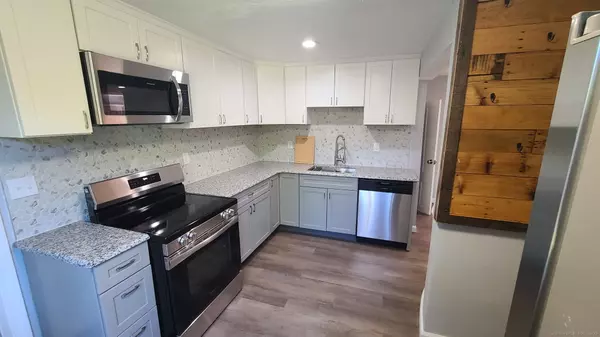 Manchester, CT 06042,15 Stock Place Street