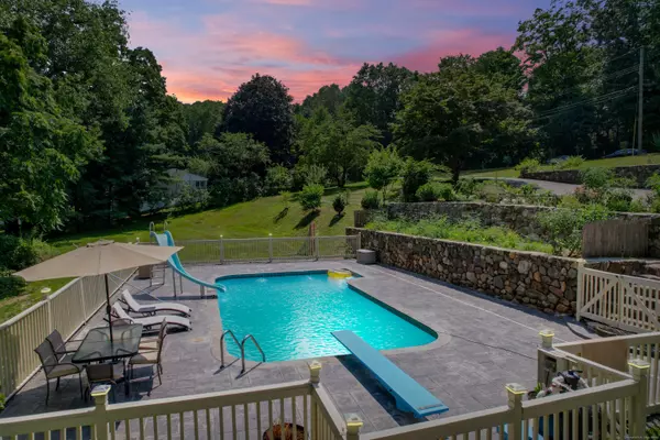 Woodbridge, CT 06525,11 Ariel Road