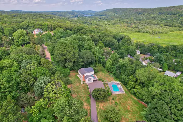 Woodbridge, CT 06525,11 Ariel Road