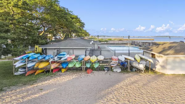 West Haven, CT 06516,42 West Walk #42