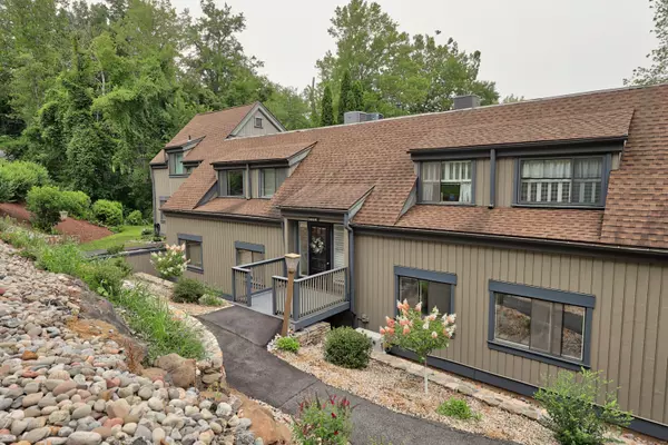 241 Heritage Village #E, Southbury, CT 06488