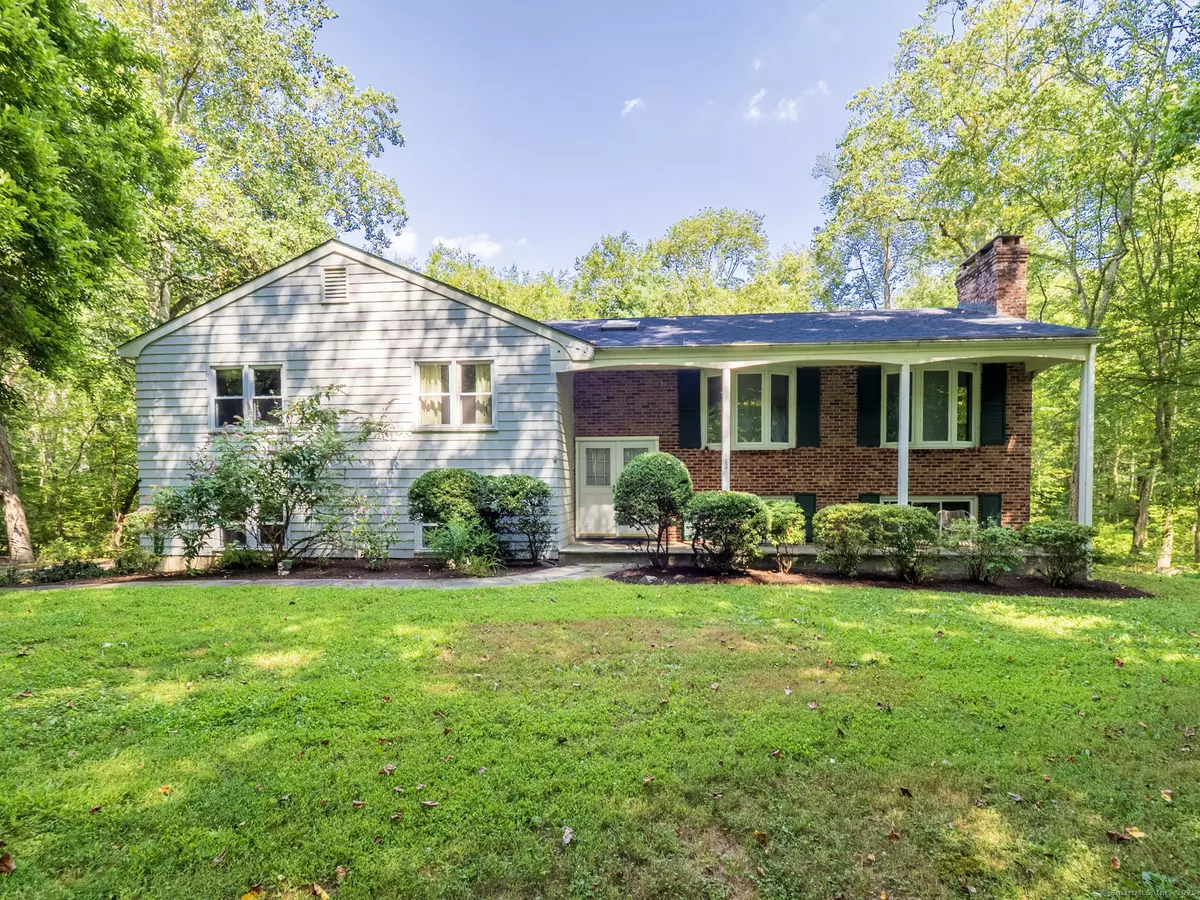 Weston, CT 06883,1 Greenlea Lane