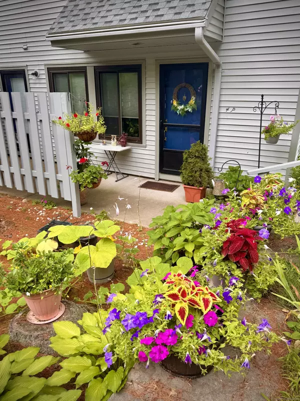 4 Staunton Court #APT P, Farmington, CT 06032