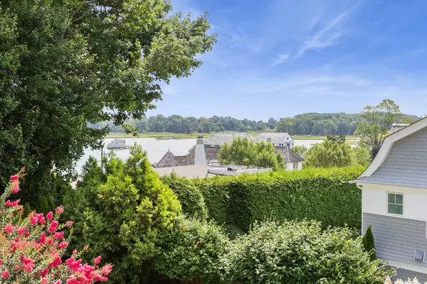 Westport, CT 06880,11 Edgewater Hillside