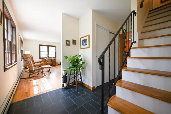 Fairfield, CT 06824,38 Pepperbush Lane