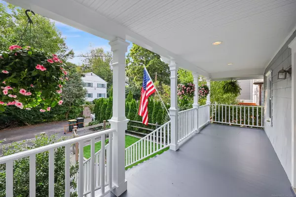 Greenwich, CT 06830,9 Cottage Place