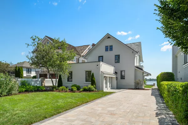 Stamford, CT 06902,22 Ocean Drive North