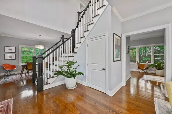 Greenwich, CT 06830,8 View Street #10