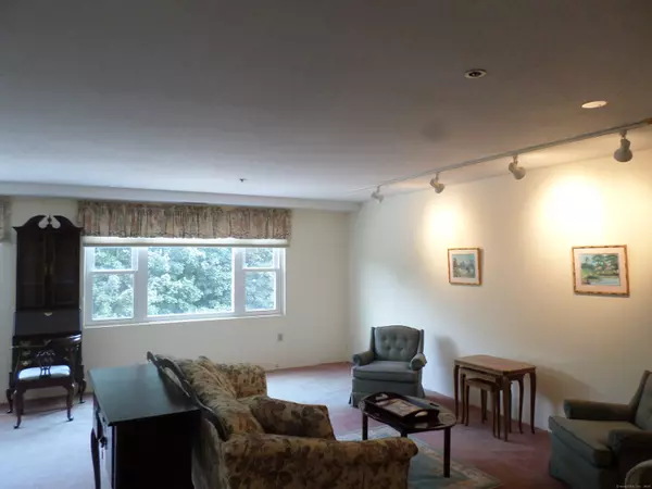 Hamden, CT 06514,707 Mix Avenue #APT 34