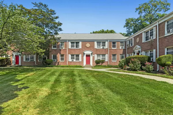 72 Standish Road #APT 4, Stamford, CT 06902