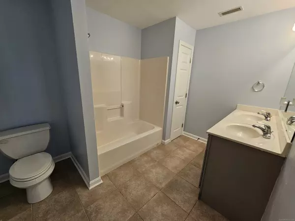 Groton, CT 06340,136 Meridian Street #110