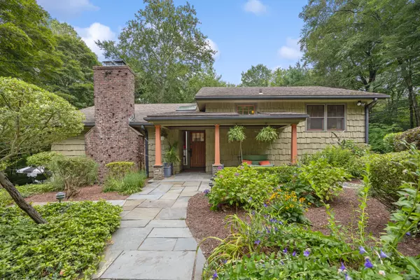 109 Northrop Road, Woodbridge, CT 06525
