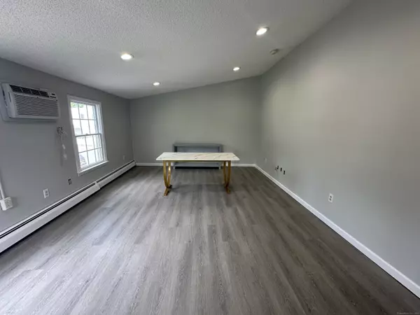 Avon, CT 06001,14 West Main Street #2C