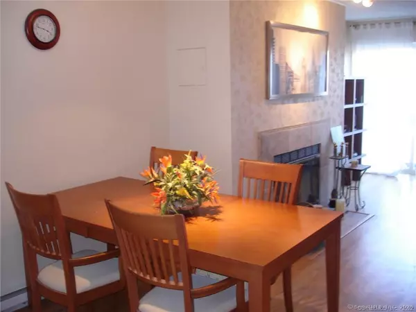 90 Kane Street #APT D10, West Hartford, CT 06119