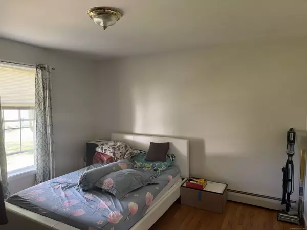 Norwich, CT 06360,9 Thamesview Road