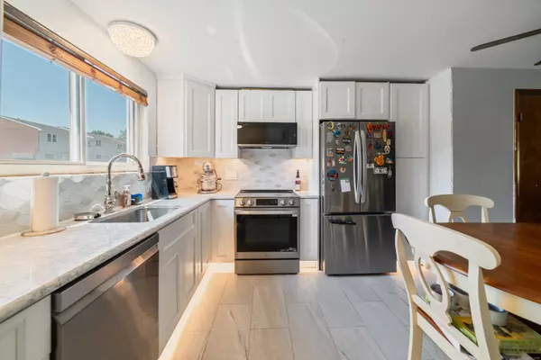 1081 New Haven Road #APT 14A, Naugatuck, CT 06770