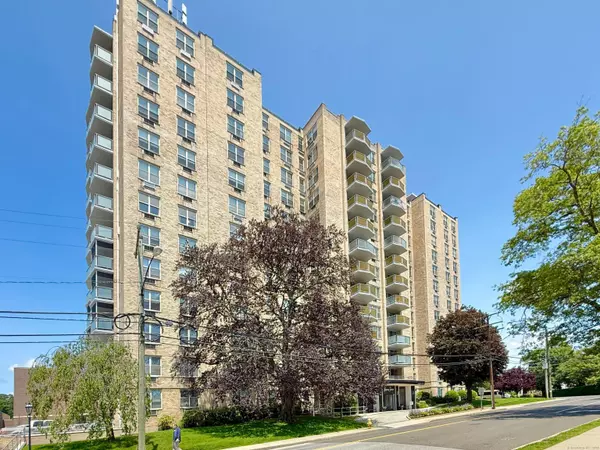 Stamford, CT 06902,1 Strawberry Hill Court #APT 1A