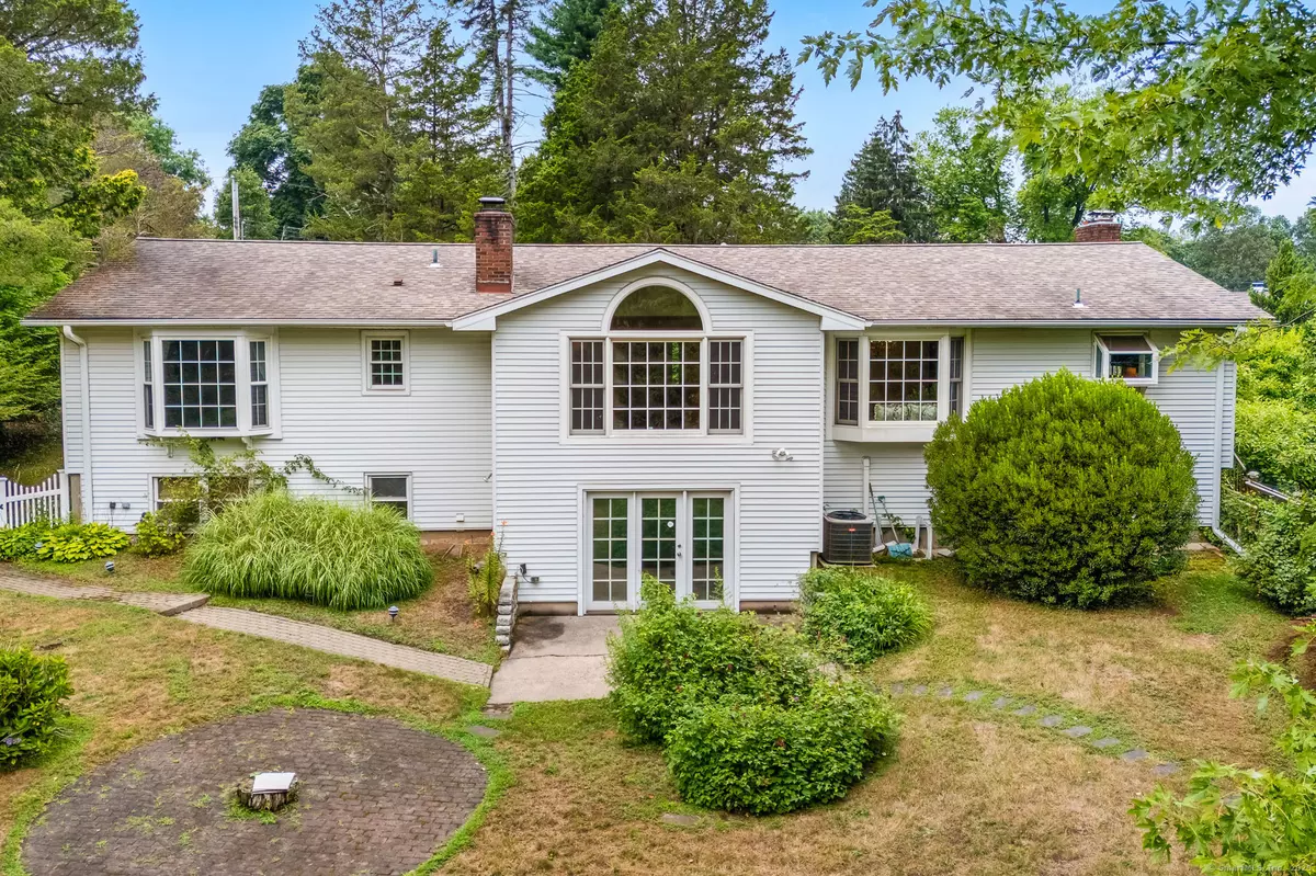 North Haven, CT 06473,8 High Meadow Road