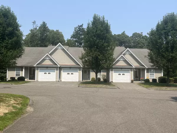 185 Julia Court #185, Newtown, CT 06482
