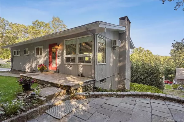 19 Split Level Road, Ridgefield, CT 06877