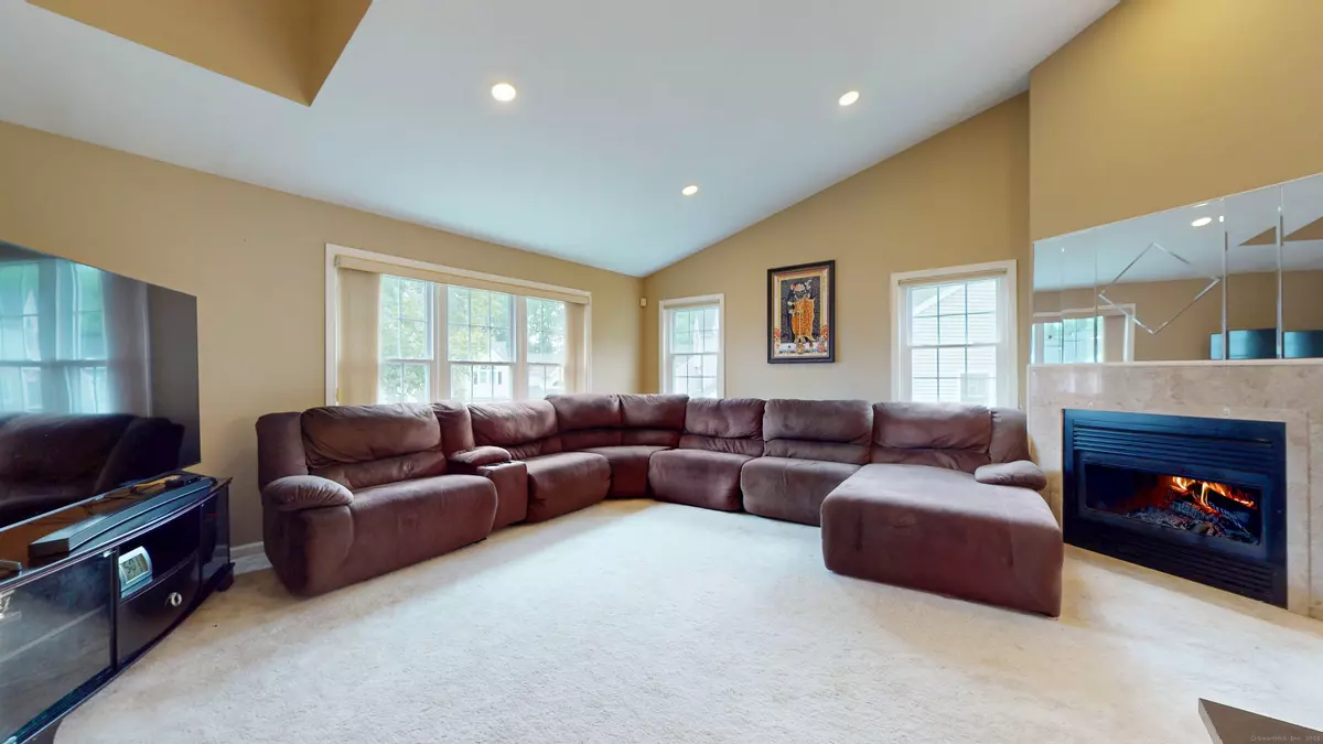 Shelton, CT 06484,50 Katherine Court #50