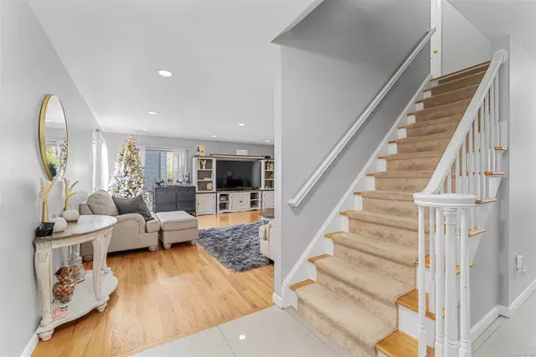 Stamford, CT 06902,87 Coachlamp Lane