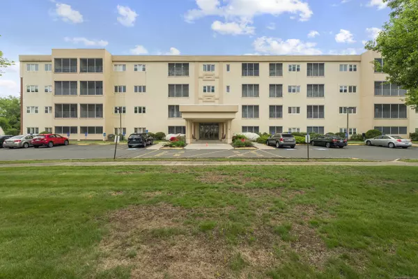 Hamden, CT 06518,75 Washington Avenue #2-307