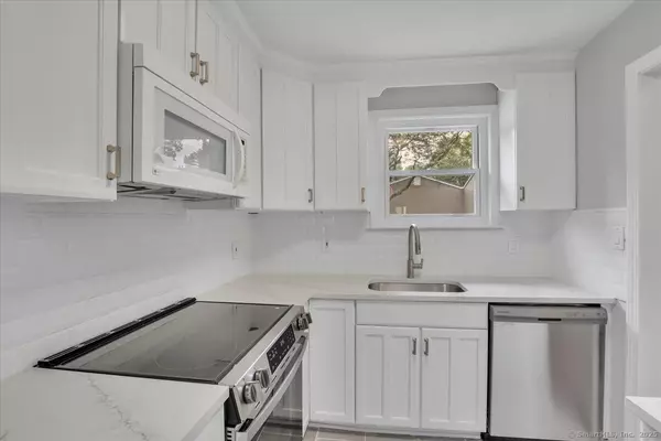 Newington, CT 06111,185 Hampton Court #185