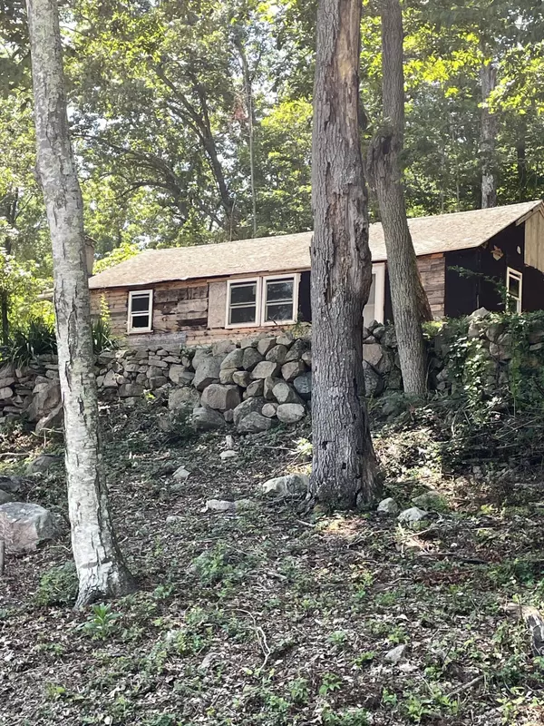 45R Long Pond Road South, Ledyard, CT 06339
