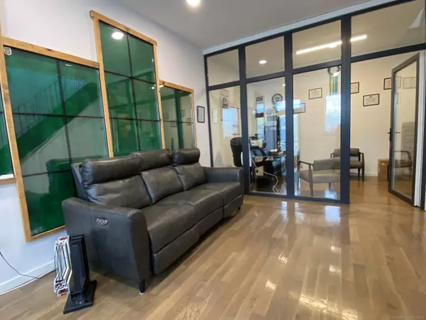 New Haven, CT 06513,299 Chapel Street