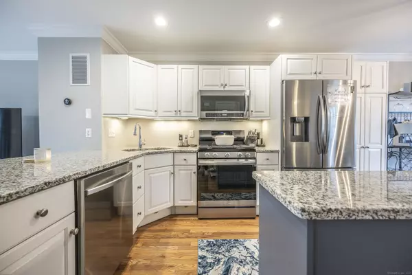 Wallingford, CT 06492,396 Main Street #APT 3