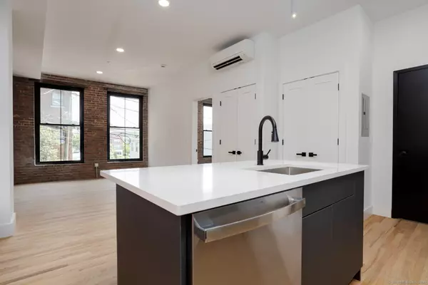 Norwalk, CT 06850,10 Commerce Street #2F